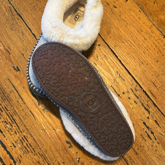 UGG slippers - Picture 6 of 6
